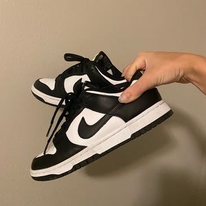 Nike low dunks panda